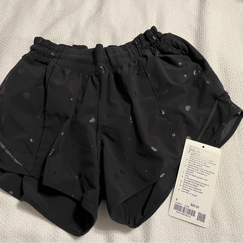 Lululemon shorty Hot LR Short 4” Lined